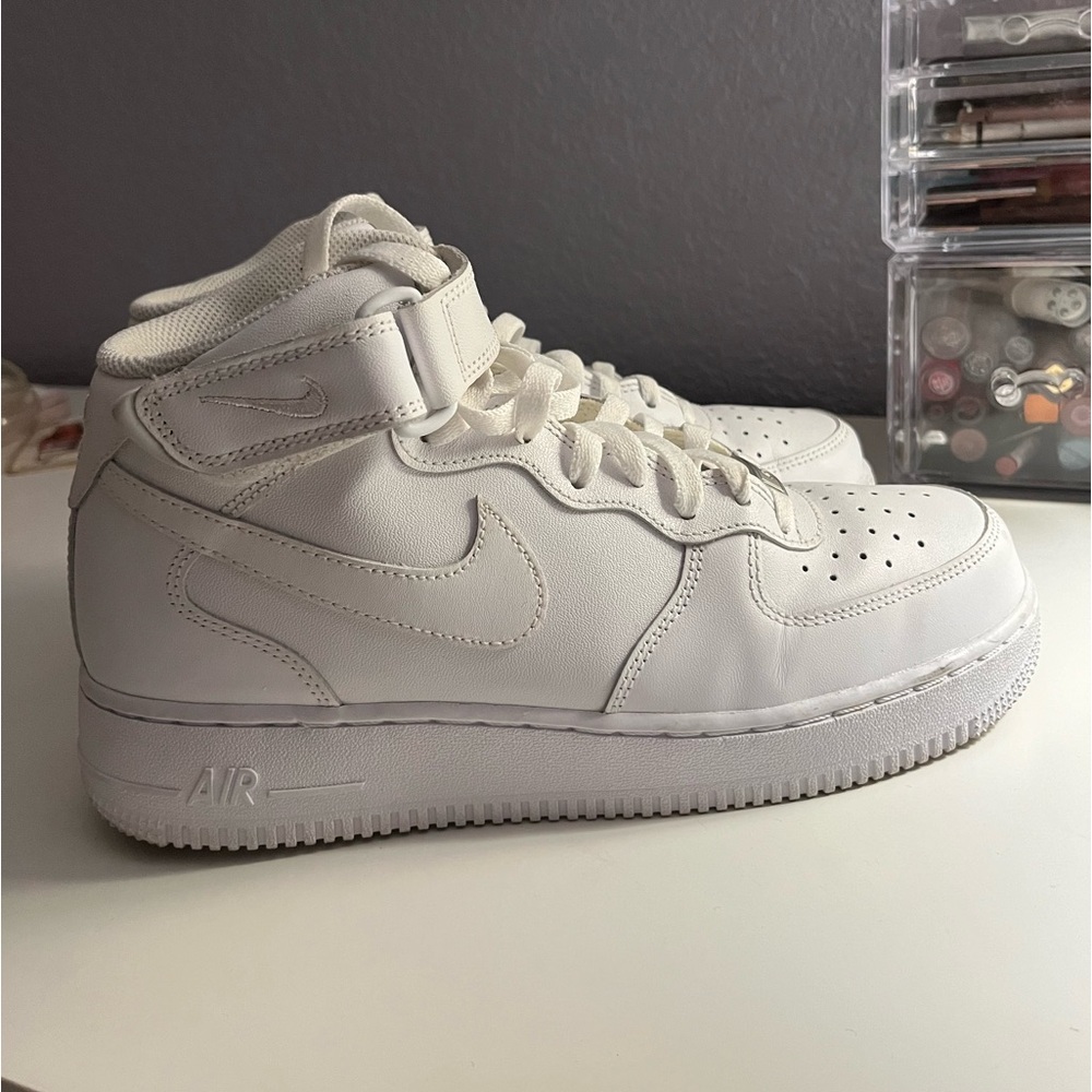 White Nike Air Force 1 mid ‘07s size 8 in women’s